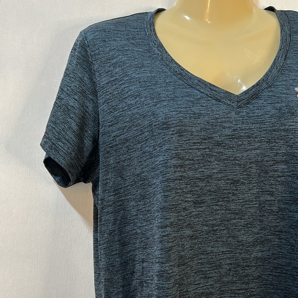 UNDER ARMOUR 2 BUNDLE WOMEN TEE SIZE L BLACK N BLUE  HEAT-GEAR SHORT SLEEVES - Picture 6 of 14